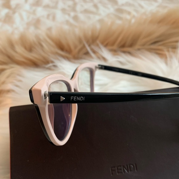 FENDI EYE GLASSES. - Picture 5 of 6
